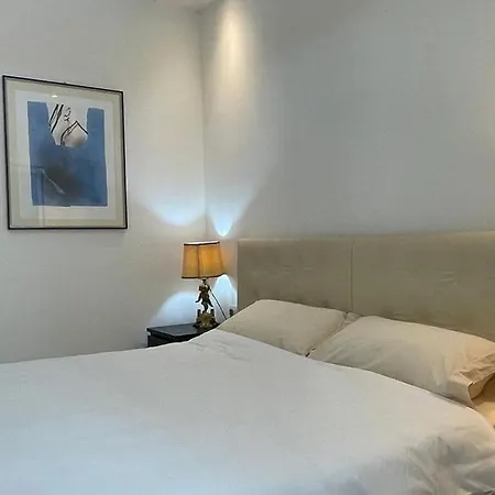 Apartament The White House *