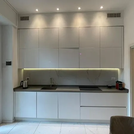 Apartament The White House