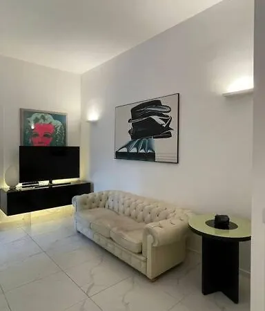 Apartament The White House